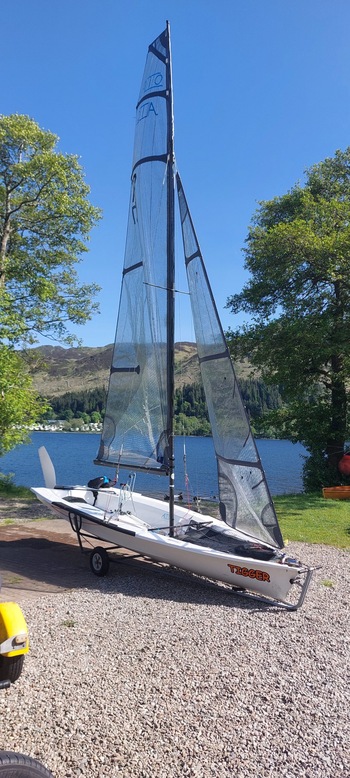 Alto 2-man Dinghy with Spinnaker and single Trapeze. Inc launch & road trailer