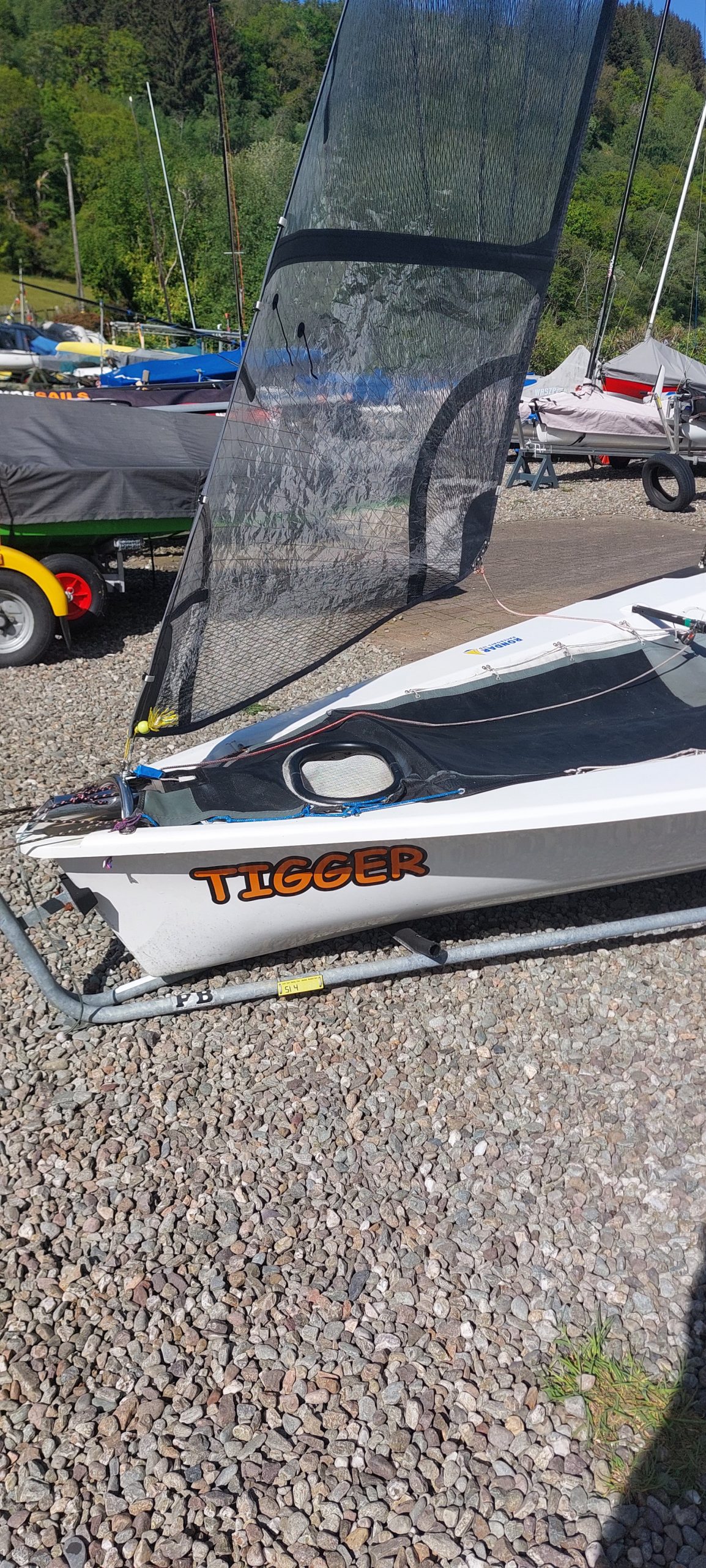 Alto 2-man Dinghy with Spinnaker and single Trapeze. Inc launch & road trailer