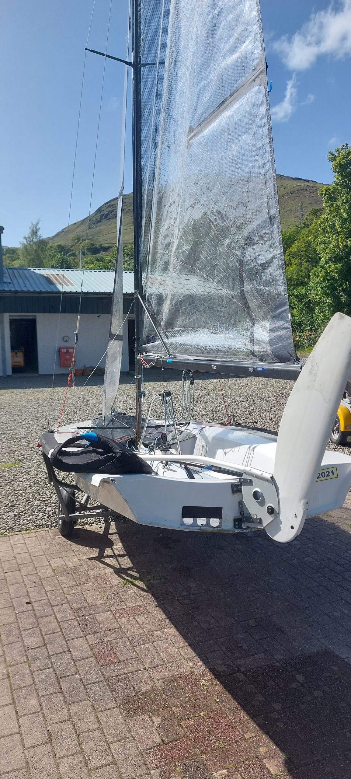 Alto 2-man Dinghy with Spinnaker and single Trapeze. Inc launch & road trailer